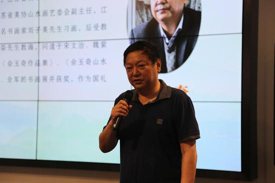 江苏省美术家协会驻会主持工作副秘书长佘玉奇：一是兴趣是最好的老师，顾先生不是学美术专业的，但他热爱艺术；二是新金陵画派正宗一脉，顾宪从中吸取营养，并形成了自己的风貌；三是青出于蓝而别于蓝，顾宪的作品来自新金陵画派，又不同于新金陵画派，有自己诗意的表达