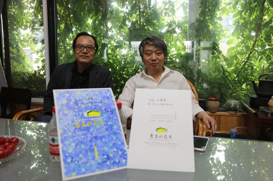 王春辰与陈光签名海报合影