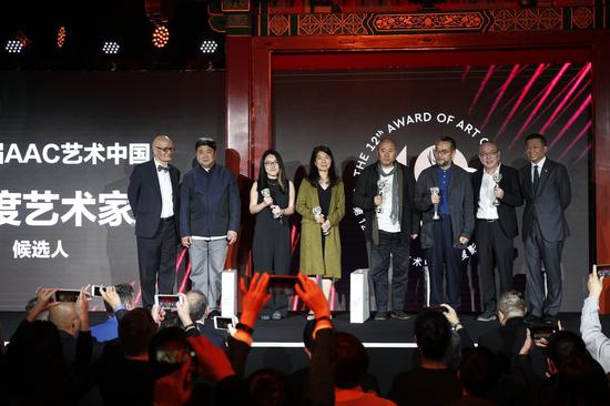 第12届AAC艺术中国年度艺术家提名奖得主及颁奖嘉宾合影