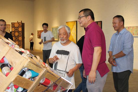 策展人导览