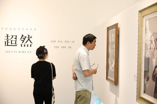 右:学术主持王鲁湘
