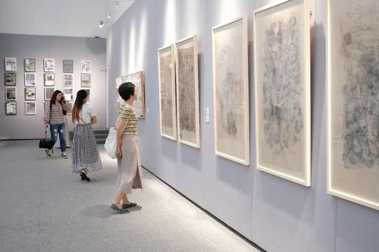 “水+墨:从新海派到当代”展览现场