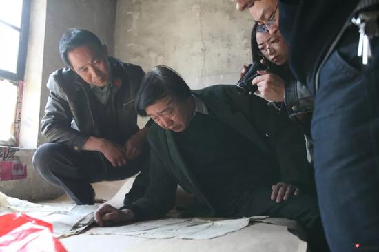 杨柳青画乡宫庄子要拆除,冯骥才赶去做“临终抢救”,挖掘每一个有价值的细节。