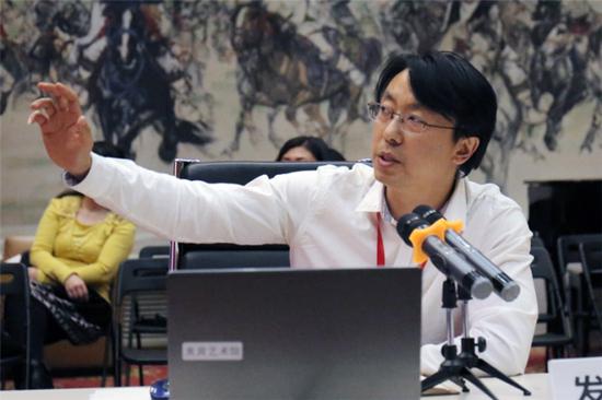 中央美术学院副教授、中国画学研究部主任于洋主讲“灵动与闳阔——黄胄的人物写生及其对当代主题性美术创作的启示”