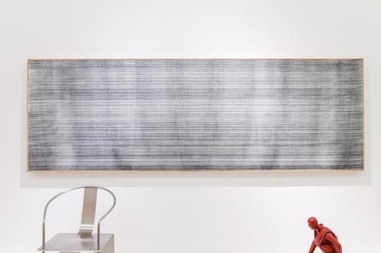 顾小平，《行走的墨线 2015010》，纸本，墨斗线，120×360cm，2015