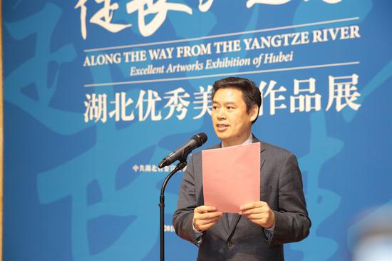 湖北省文化厅党组成员、副厅长 严荣利