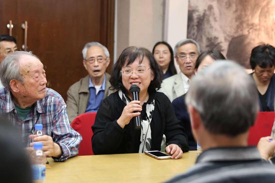 研讨会现场:上海美术学院党委书记陈静发言