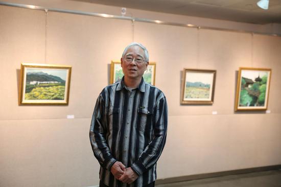 艺术家潘耀昌在展览现场