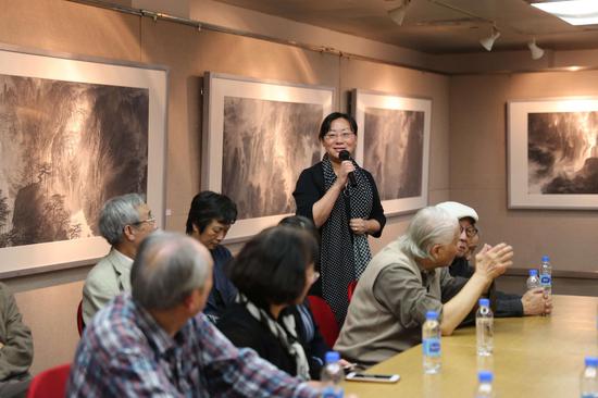研讨会现场:上海美术学院国画系常务副主任毛冬华发言