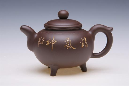 艺术家周荣金作品 圆鼎壶 泥料：紫泥 年代：2006 容量：400CC