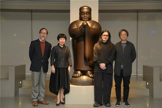 左1-学术主持-徐天进老师、左2-震旦博物馆馆长-赖素铃女士、左3-艺术家-李真老师、左4-北京画院副院长吴洪亮老师