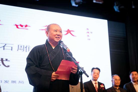 开幕式上，中国佛教协会副会长、上海觉群书画院理事长、上海玉佛禅寺方丈觉醒法师首先致辞。