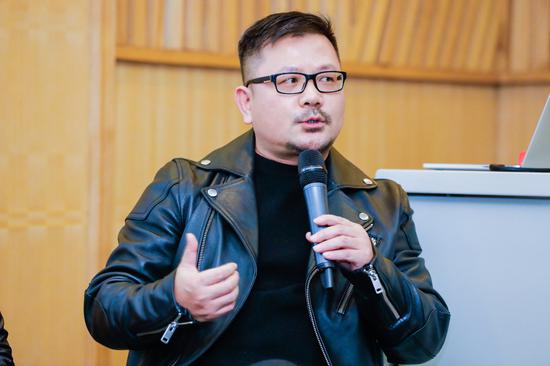 央美造型学院雕塑系 公共艺术工作室主任 胡泉纯