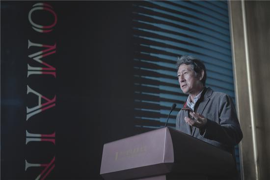 日本知名当代艺术家、东京艺术大学教授坂口宽敏(左)致辞