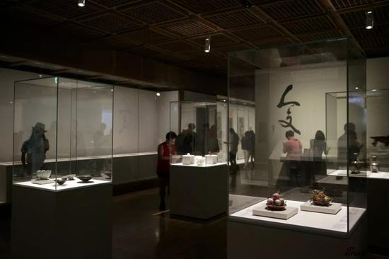 ▲除了书画,还有许多古代工艺品