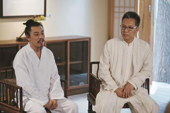 开幕式现场:著名画家、古琴艺术家郭关与凡花侍·工作室吴永刚