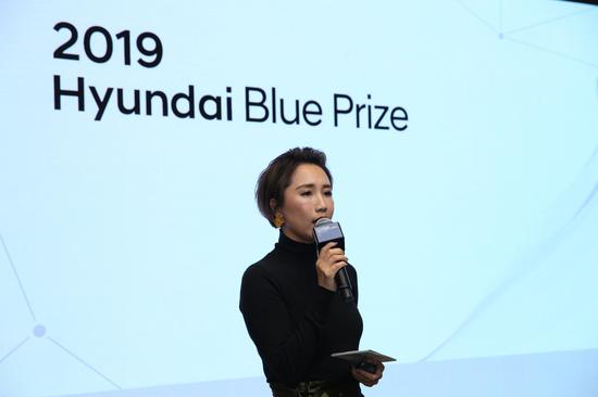 Hyundai Blue Prize 2019决赛现场，现代汽车文化中心艺术总监徐静致辞