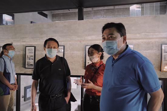 策展人导览,山中天艺术中心(Wind H Art Center)开馆展“从屏幕到观念——50年的历史”展览现场-策展人导览