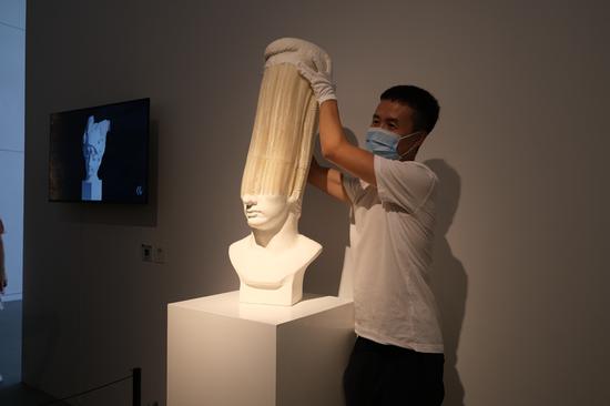 (作品《罗马青年》)