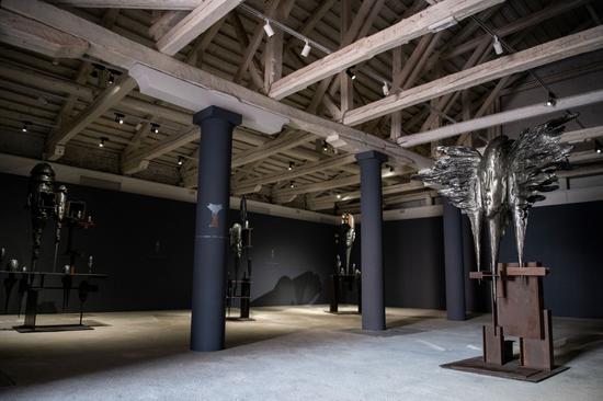 陈世英个展《钛坦:物质与时空对话》展览现场,Fondaco Marcello,威尼斯,2021,摄影:Giacomo Cosua