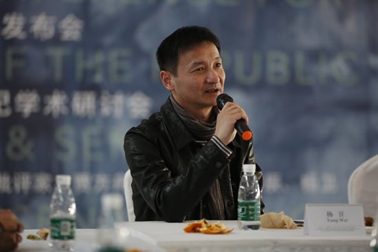 著名批评家杨卫