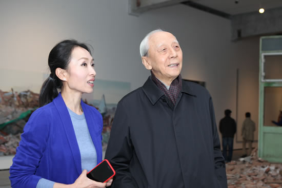 艺术家詹建俊参观裴咏梅艺术展