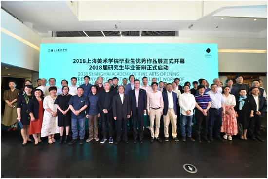 (图注:图为嘉宾们的合影)