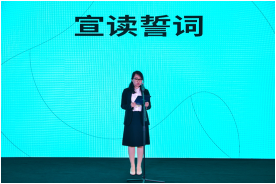 (图注:图为上海美术学院学生代表宣誓)