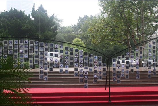 大型艺术扎染装置 《我们》 2006年 上海双年展