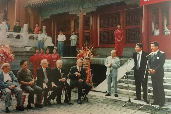 1996 年北京故宫安思远收藏碑帖珍品展开幕式 刘九庵、张德勤、何东爵士、启功、安思远、杨新、吴尔鹿、苏士澍