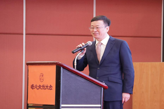 北京大学文化产业研究院副院长陈少峰发表演讲