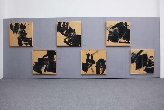 “水+墨：在书写与抽象之间”展览现场：刘懿作品