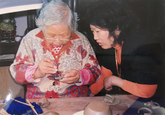 藝術(shù)家蔣藝華與母親蔣蓉