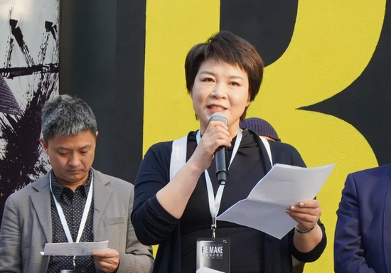 图:鞍山市人民政府副市长周英秋致辞