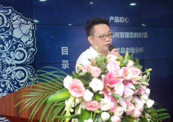 深圳文化产权交易所掌柜文化金服艺术银行总经理 　　李斌先生介绍产品