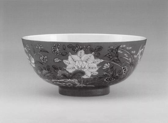 上海博物馆藏清雍正红地粉彩花卉纹碗