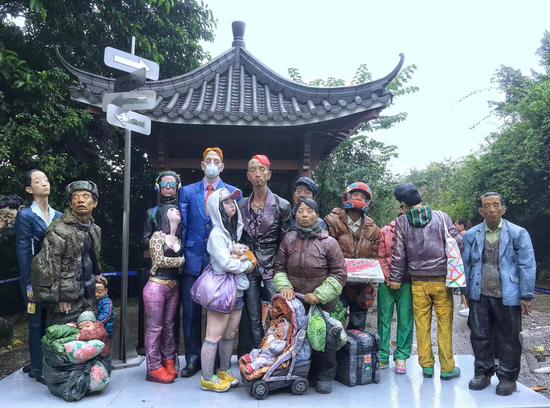 柳青《风景?》200cmx190cmx240cm 综合材料 2011年