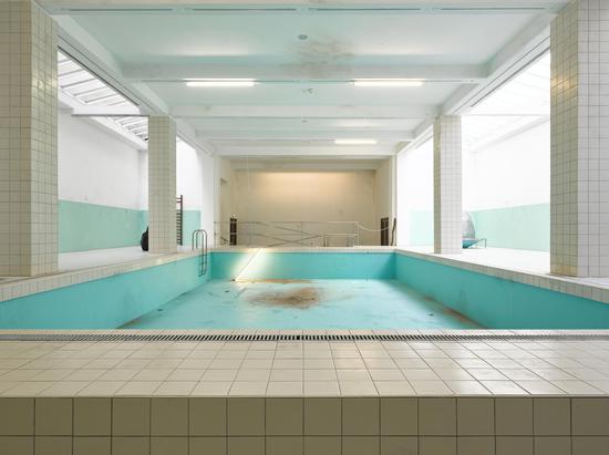 Elmgreen & Dragset The Whitechapel Pool 2018 mixed media dimensions variable Courtesy： the artists， Whitechapel Gallery Photo by： Jack Hems