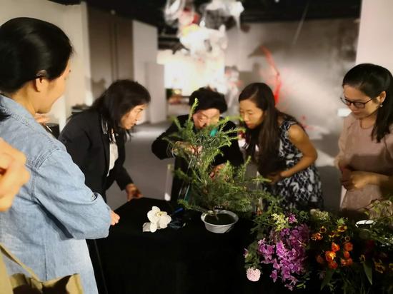 艺术家与花艺爱好者交流