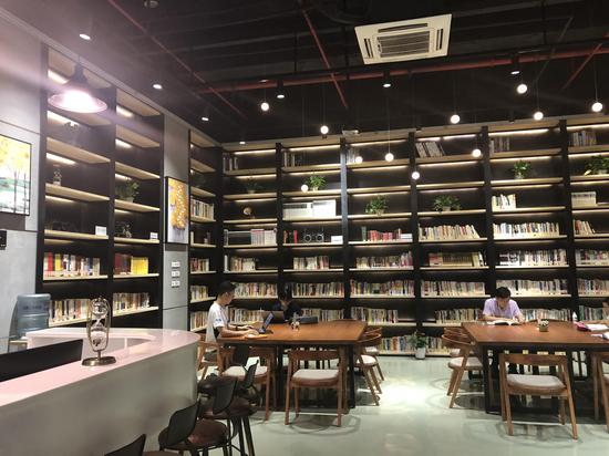 满天星生活广场内的书店(闵行马桥)