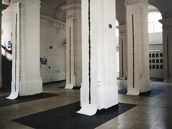 谭平早期的作品展览现场