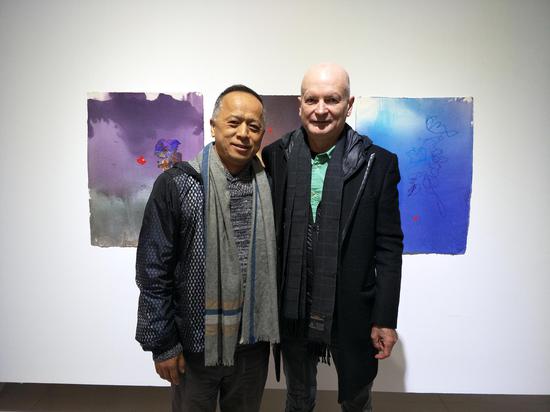 嘉宾著名艺术家祁志龙与红门画廊掌门布朗合影