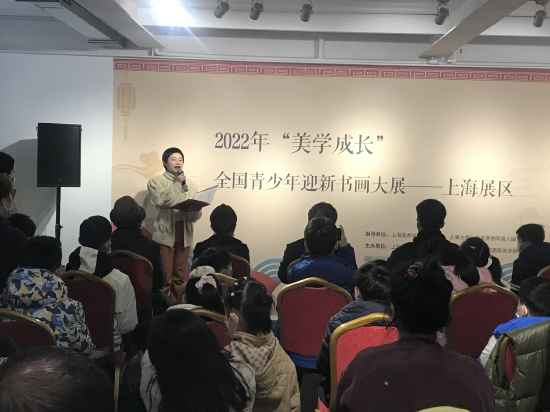 策展人，迈恩斯美学研发中心艺术总监郭骏子老师主持活动