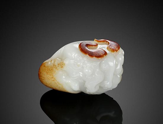 LOT3266中国玉雕大师于泾 和田玉籽料牛气冲天摆件