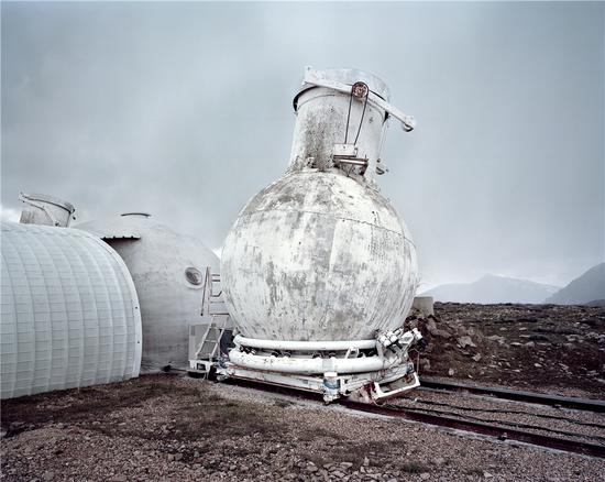 concrete_mirrors_observatory_2010-c-print-120x150cm