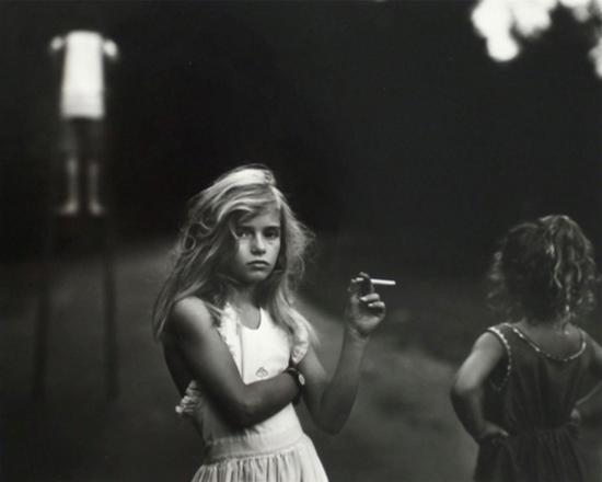 Sally Mann（Candy Cigarette， 20.32x 25.4cm Gelatin Silver Print， 1989）