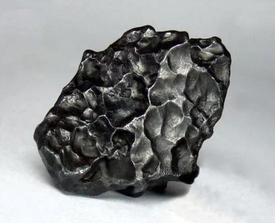 黑色陨石值多少钱