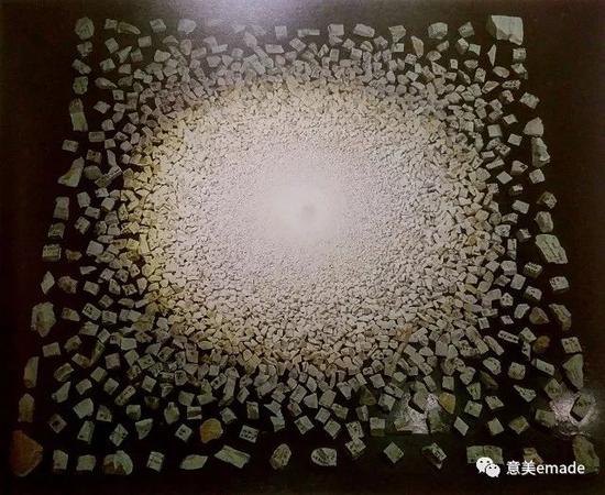 作品名称：《和尘同光》创作年代：2016年  作品材质：石 影像  作品尺寸：400x400（cm）