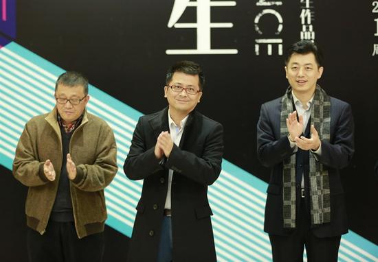 (从左)炎黄艺术馆馆长+崔晓东、艺拍客董事长+朱阳、艺拍客执行...