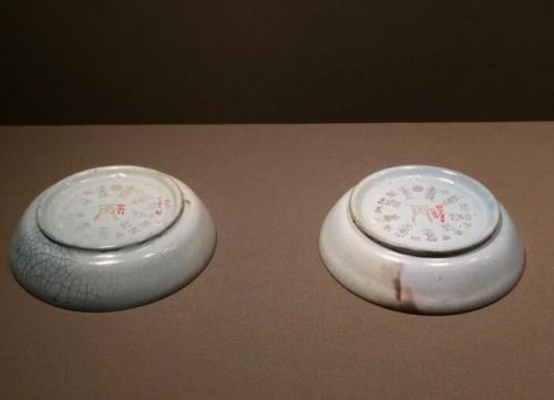 北宋 汝窑天青釉圆洗(底刻乾隆皇帝御制诗、“丙”字) 故宫博物院藏